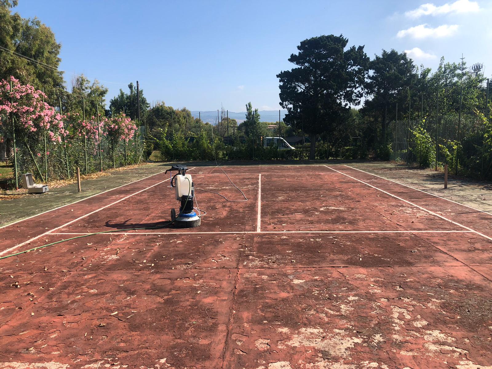 levigatura campo da tennis